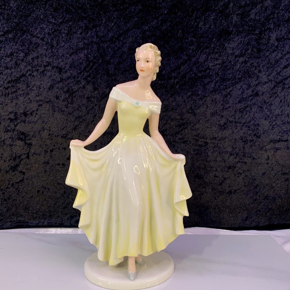 Perfection! Hutschenreuther figure, "The First Ball", a rarity